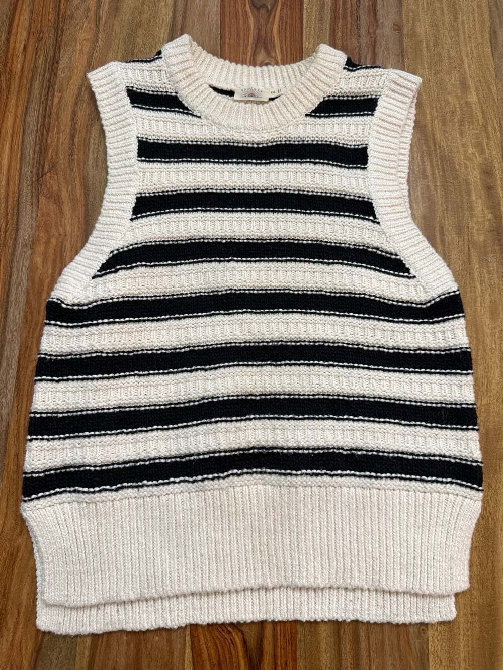 Faherty Heirloom Cotton Sweater Vest in Licorice Lines